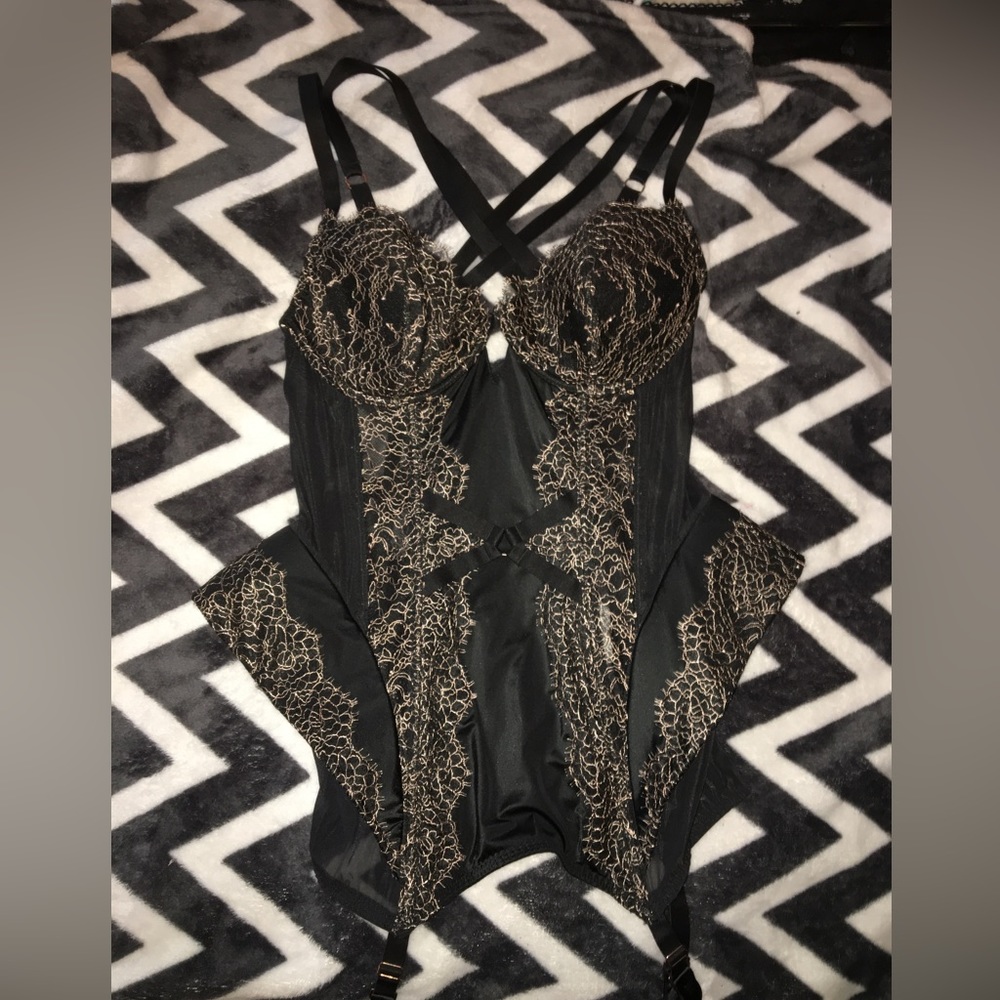 Amazing Victoria’s Secret Black/Gold Vintage Style Corset with Garter Straps 36C